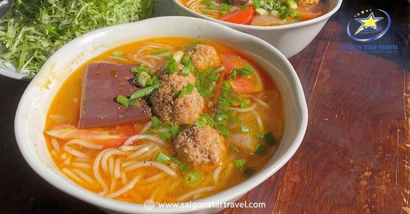 Bún Riêu Đà Lạt - Món Ăn Tinh Hoa Nơi Thành Phố Sương Mù | Saigon Star Travel Đánh thức mọi giác quan với tô bún riêu Đà Lạt siêu ngon