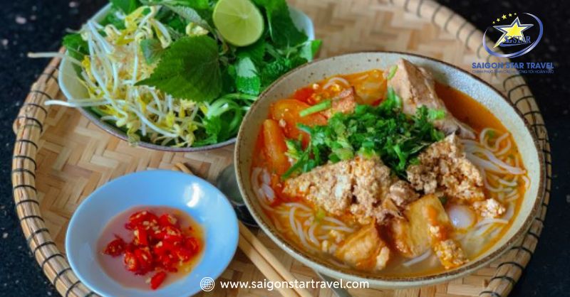 Bún Riêu Đà Lạt - Món Ăn Tinh Hoa Nơi Thành Phố Sương Mù | Saigon Star Travel Bún riêu dì Cảnh Đà Lạt siêu hấp dẫn