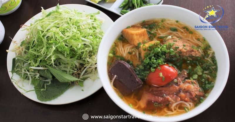 Bún Riêu Đà Lạt - Món Ăn Tinh Hoa Nơi Thành Phố Sương Mù | Saigon Star Travel Bún riêu quán Mẫn là địa điểm quen thuộc để thưởng thức