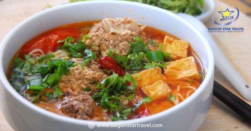 Bún Riêu Đà Lạt - Món Ăn Tinh Hoa Nơi Thành Phố Sương Mù | Saigon Star Travel Bún riêu Đà Lạt 220 Hai Bà Trưng siêu hấp dẫn với topping chất lượng