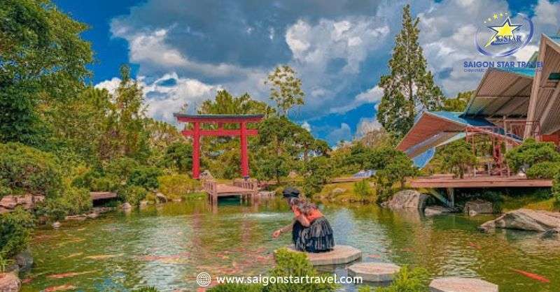 Khám Phá Khu Du Lịch Lá Phong Đà Lạt Siêu Thu Hút Du Khách | Saigon Star Travel Địa điểm check-in nổi tiếng tại khu du lịch lá phong Đà Lạt