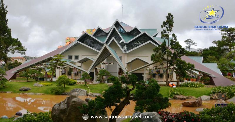 Khám Phá Khu Du Lịch Lá Phong Đà Lạt Siêu Thu Hút Du Khách | Saigon Star Travel Nhà Mái có một không hai tại khu du lịch lá phong Đà Lạt