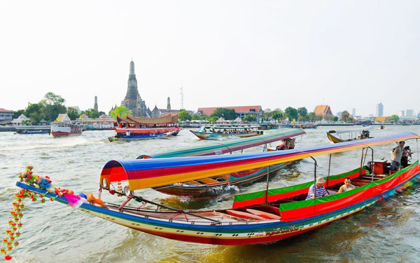 Từ 60.000 – 150.000đ cho một chuyến tham quan bằng thuyền
