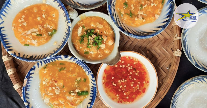 Bánh bèo chén Đà Nẵng được đỗ trong những chiếc chén xinh xắn, màu sắc bắt mắt, hấp dẫn Bánh bèo chén Đà Nẵng được đỗ trong những chiếc chén xinh xắn, màu sắc bắt mắt, hấp dẫn