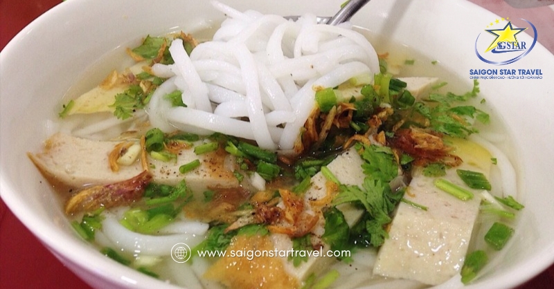 Khám Phá Hương Vị Bánh Canh Phụng Phú Quốc - Góc ẩm thực ngon khó cưỡng | Saigon Star Travel Bánh canh chả cá thu Phú Quốc