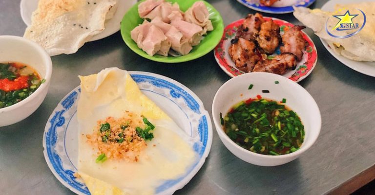 Kinh nghiệm Du Lịch Nha Trang 2024 Từ A-Z | Saigon Star Travel Bánh đập Nha Trang là sự kết hợp hoàn hảo giữa phần bánh tráng nướng giòn ở bên ngoài và phần bánh ướt mềm dẻo