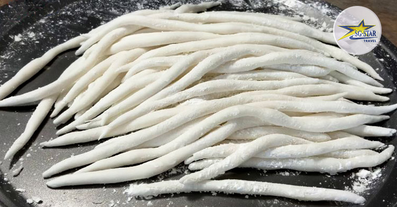 Sợi bánh tằm Ngan Dừa được làm thủ công hoàn toàn Sợi bánh tằm Ngan Dừa được làm thủ công hoàn toàn