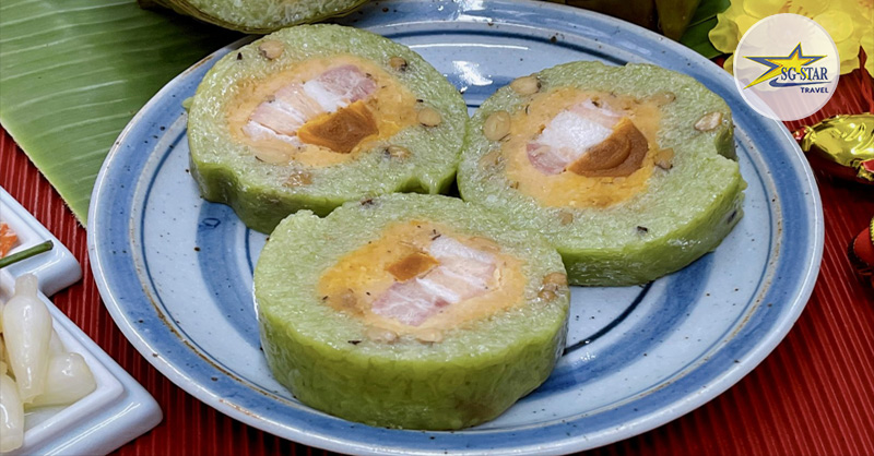 Bánh tét đậu mỡ lá dứa là loại được nhiều người yêu thích hơn so với loại truyền thống