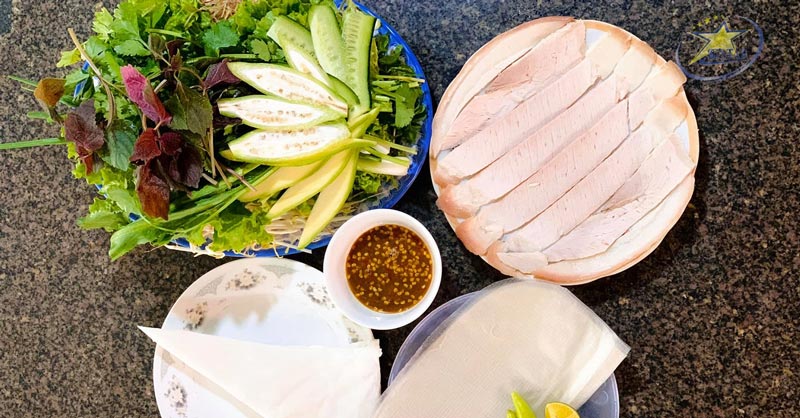 Nét hấp dẫn của ẩm thực Đà Nẵng - Những món ăn đặc sản trứ danh | Saigon Star Travel Bánh tráng cuốn thịt heo - đặc sản Đà Nẵng