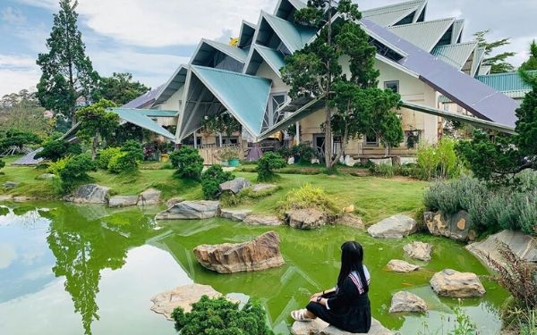 bat mi ve khu du lich la phong vuon dia dang giua pho nui 1
