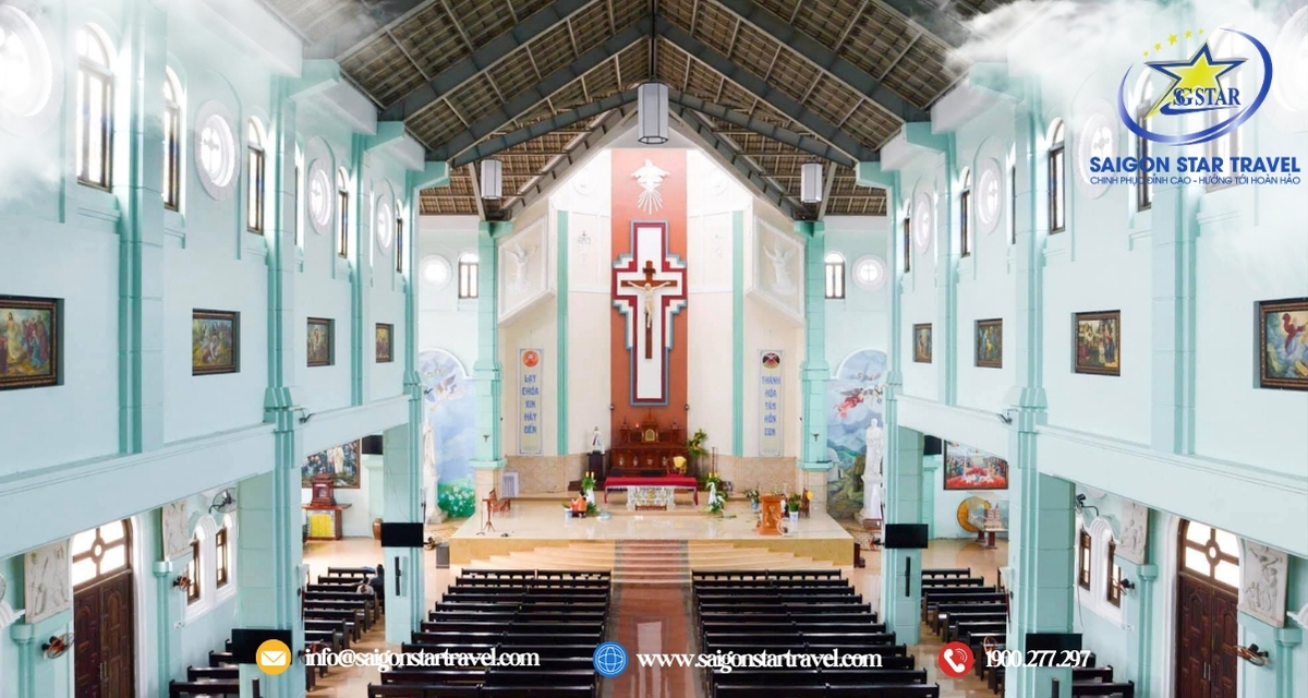 Bên trong thánh đường