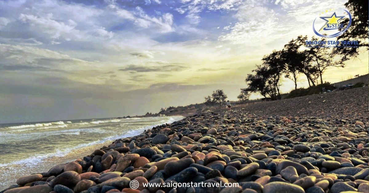 Bãi đá bảy màu – biểu tượng du lịch, nơi check-in độc đáo