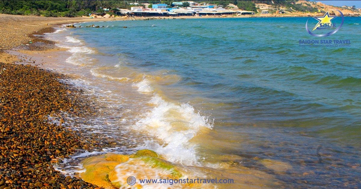 Biển Cổ Thạch – trong xanh, phù hợp tắm biển