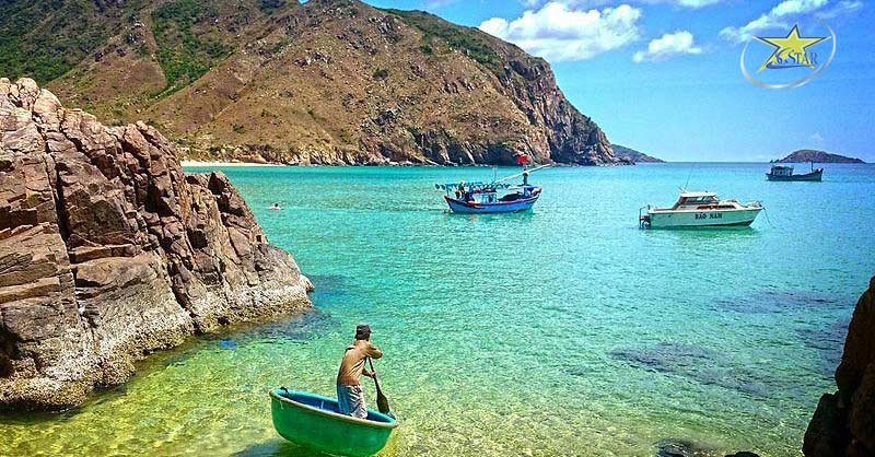 7 địa điểm không thể bỏ qua khi du lịch Quy Nhơn Phú Yên dịp lễ 30/4 | Saigon Star Travel Biển Kỳ Co với nước biển xanh ngọc bích vô cùng thơ mộng