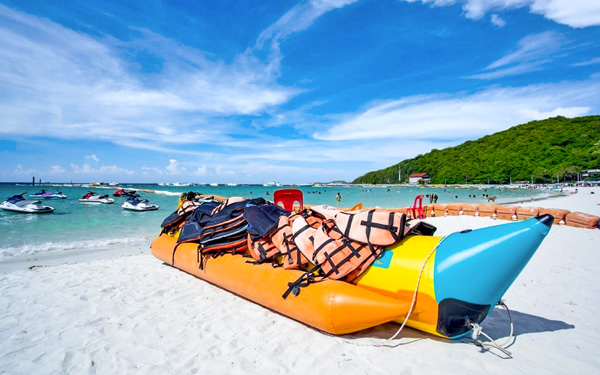 Pattaya nổi tiếng với những bãi biển đẹp và các hoạt động giải trí thú vị