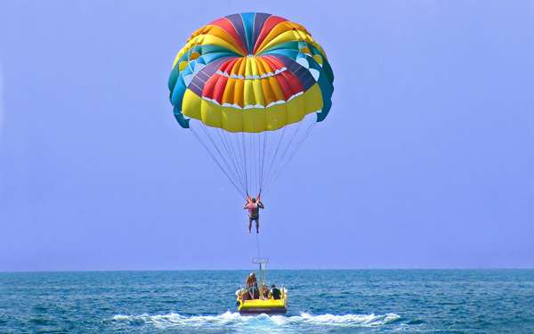 Trải nghiệm dù lượn tại Pattaya