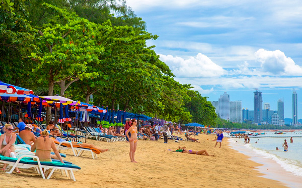 Du khách có thể thoải mái trải nghiệm vẻ đẹp của từng bãi biển tại Pattaya