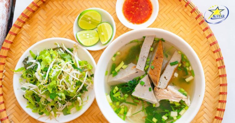 Kinh nghiệm Du Lịch Nha Trang 2024 Từ A-Z | Saigon Star Travel Thưởng thức Bún cá Nha Trang thơm ngon