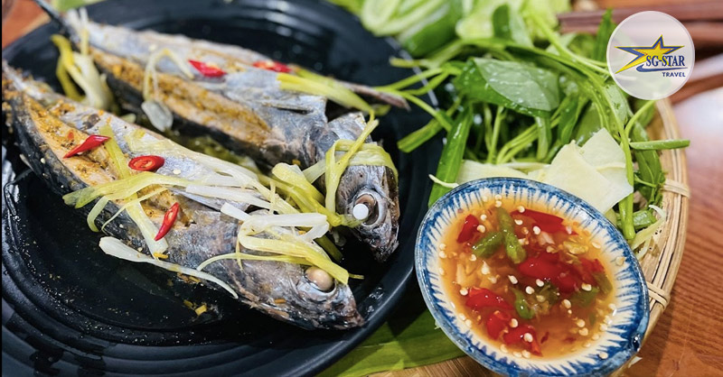 Cá Ồ cuốn bánh tráng là món ăn có cách chế biến đơn giản, nhanh chóng nhưng cực kỳ cuốn hút thực khách