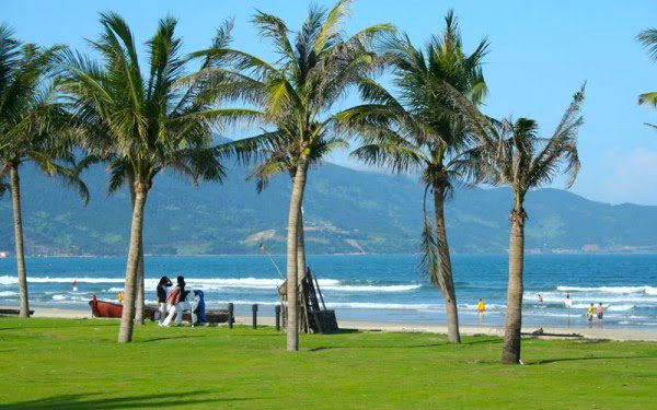 Các khu vực tắm biển Mỹ Khê an toàn cho khách du lịch | Saigon Star Travel cac-khu-vuc-tam-bien-my-khe-an-toan-cho-khach-du-lich-2