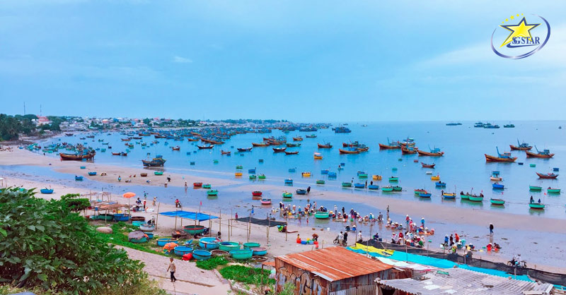 Mango Beach Mũi Né | Điểm Đến Cực Chill Không Thể Bỏ Qua | Saigon Star Travel Toàn cảnh Làng chài Mũi Né