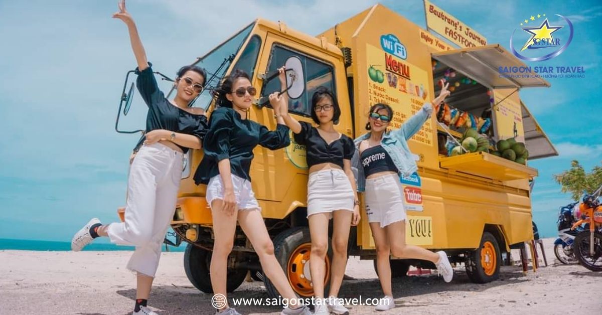 Check - in xe nước màu vàng Bàu Trắng