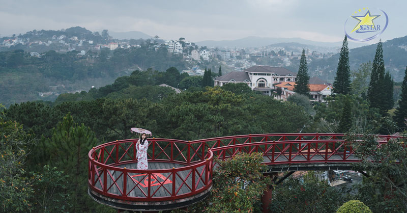 Cổng Trời Đà Lạt View Coffee - Điểm check-in siêu đẹp ngỡ như trên phim | Saigon Star Travel Check-in cầu tình yêu Đà Lạt View Coffee