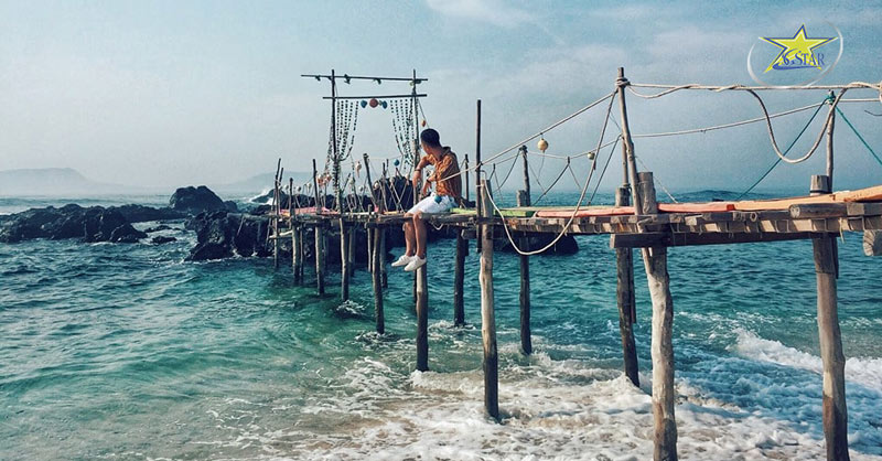 Check-in và chụp ảnh Cầu Tình Yêu ở Đảo Bé