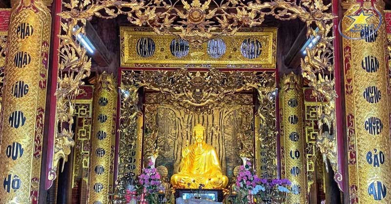 Chùa Hộ Quốc Phú Quốc - Điểm Đến Linh Thiêng Giữa Lòng Đảo Ngọc | Saigon Star Travel Những chi tiết tinh xảo tại Chánh điện