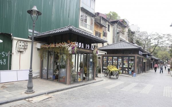 check in moi ngo ngach cua pho sach ha noi 6