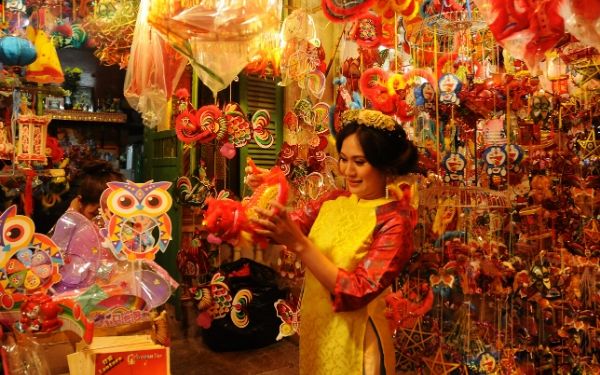 Check in phố lồng đèn quận 5 | Saigon Star Travel check in pho long den quan 5 9