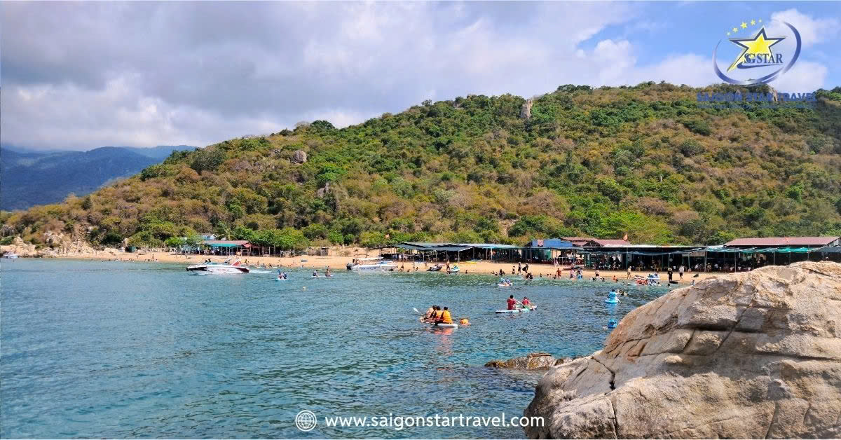Chèo SUP tại Bãi Cóc- Ninh Thuận