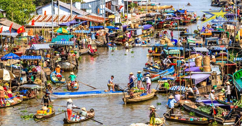 Phiên họp chợ ở chợ nổi Cái Răng