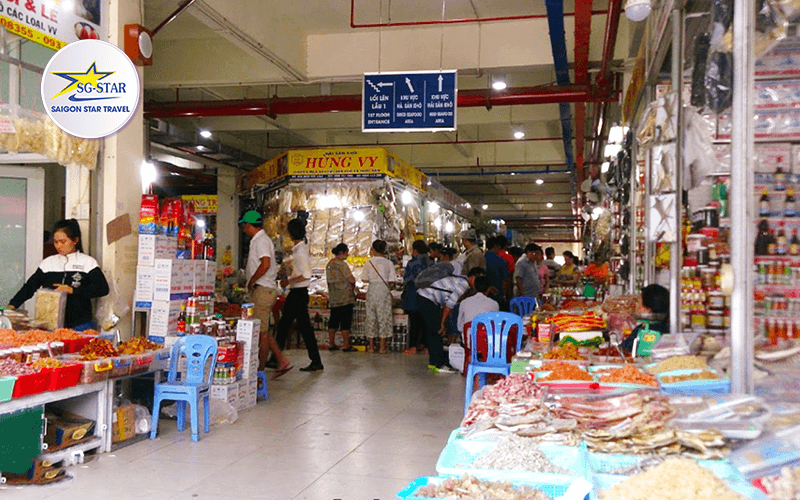 Mua sắm dịp Tết 2025 tiết kiệm cho gia đình khi đi du lịch | Saigon Star Travel Khung cảnh chợ đầm địa điểm mua sắm dịp Tết tại Nha Trang