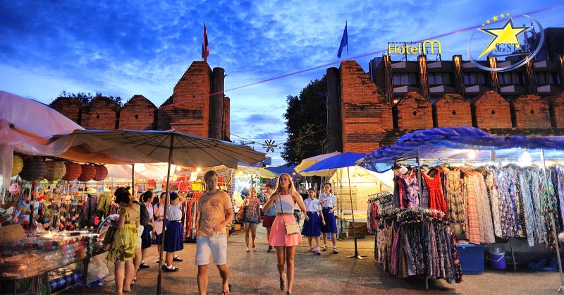 Vui chơi thoả ga tại Phố đi bộ Tha Phae - Du lịch Chiang Mai