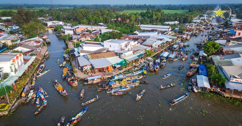 Mua sắm và khám phá nét đặc sắc của chợ nổi Ngã Năm