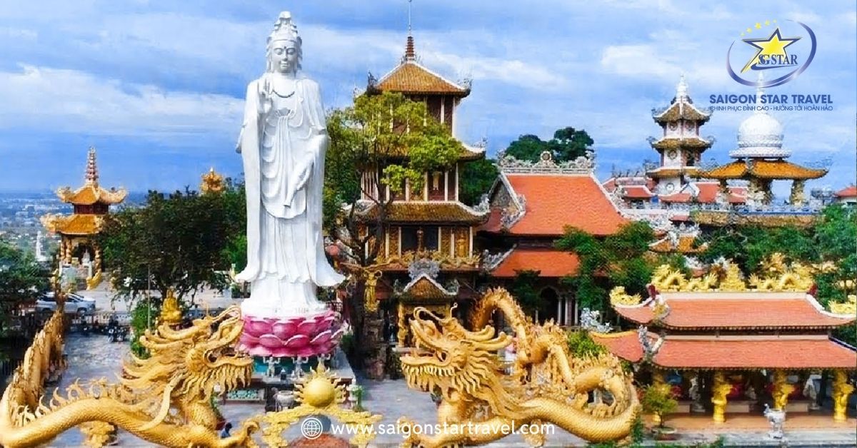 Tượng Phật lớn tại chùa Châu Thới