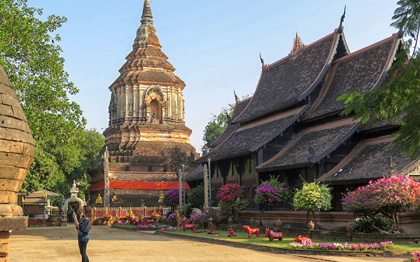 Chùa cổ Lok Molee - Khám phá đền giác nổi tiếng Chiang Mai Thái Lan | Saigon Star Travel Ngôi chùa với kiến trúc mái gỗ ba tầng độc đáo