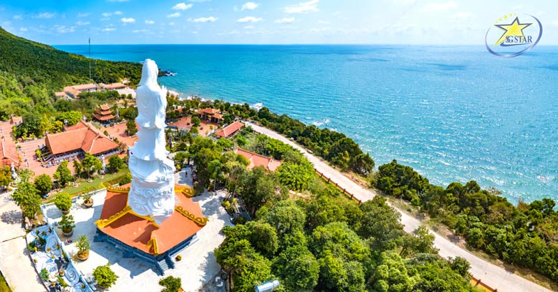 Vị trí đắc địa của Chùa Hộ Quốc càng thu hút khách du lịch trong và ngoài nước