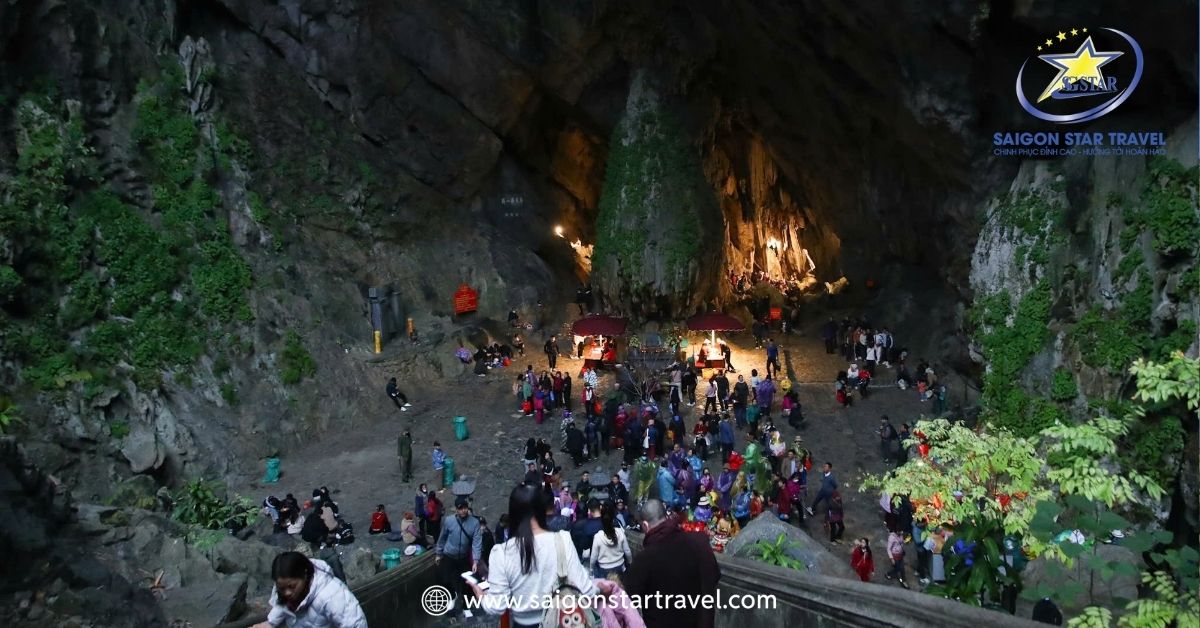 Điểm đến tâm linh Động Hương Tích