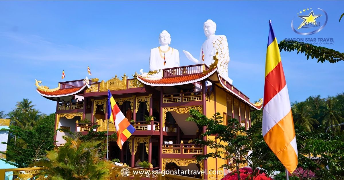 Chánh điện Chùa Liên Hoa Tiền Giang