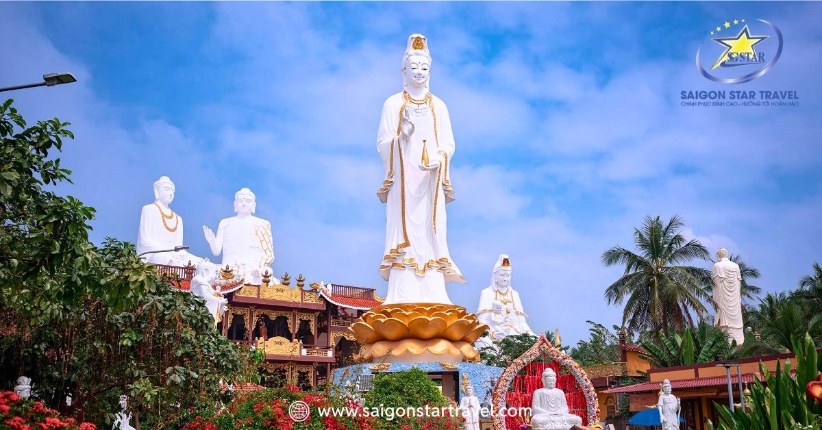 Tượng Mẹ Nam Hải tại Chùa Liên Hoa Tiền Giang