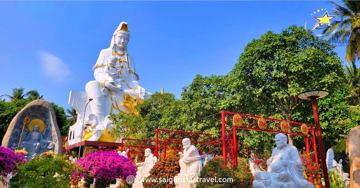 Tượng Quán Âm Tống Tử tại Chùa Liên Hoa Tiền Giang