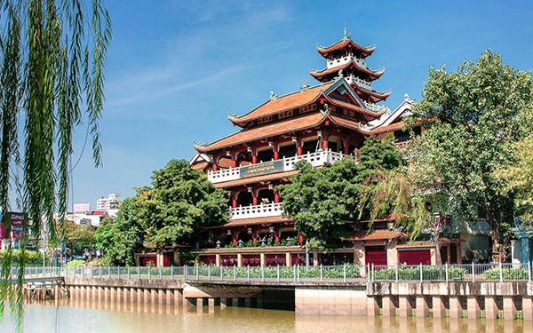 Chùa Pháp Hoa - Điểm tâm linh giữa lòng Sài Gòn | Saigon Star Travel chua-phap-hoa-diem-tam-linh-giua-long-sai-gon-2