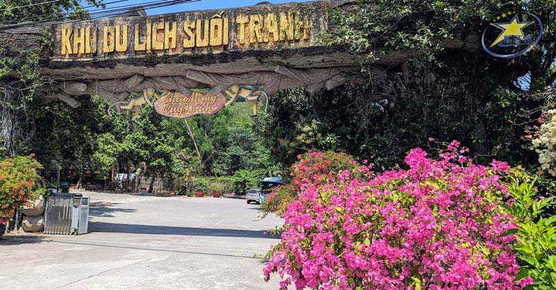 Cổng chào ở khu du lịch suối Tranh Phú Quốc
