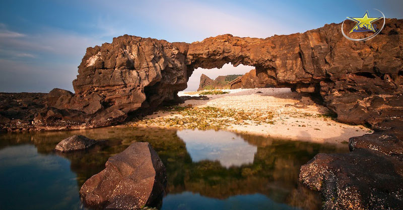 Tour Lý Sơn 2 Ngày 1 Đêm - Khám phá Cù Lao Ré | Saigon Star Travel Tham quan và chiêm ngưỡng vẻ đẹp của cổng Tò Vò