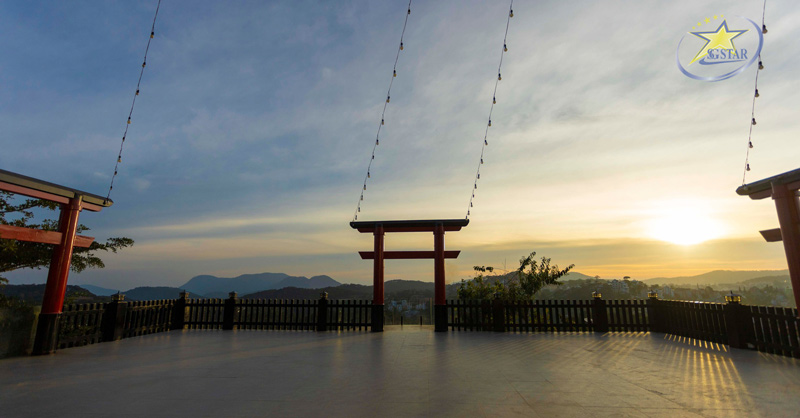 Cổng Trời Đà Lạt View Coffee - Điểm check-in siêu đẹp ngỡ như trên phim | Saigon Star Travel Khu vực cổng trời "thứ hai" ở Đà Lạt view cafe gây sốt giới trẻ