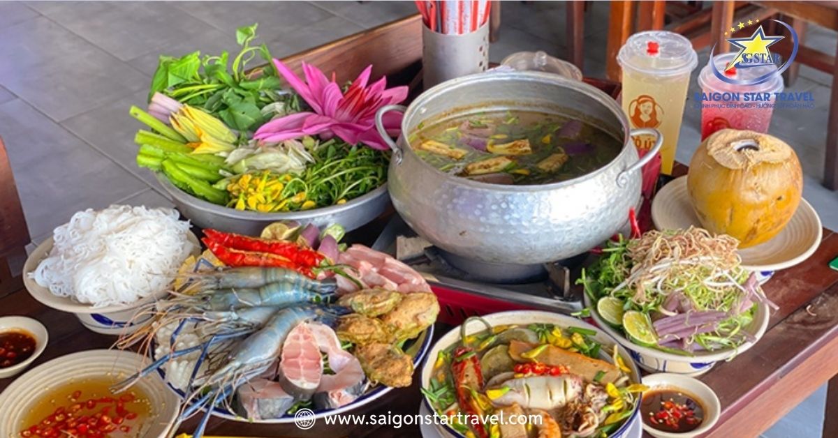 Lẩu mắm Châu Đốc đậm đà với cá linh cá sặc và rau đồng miền Tây