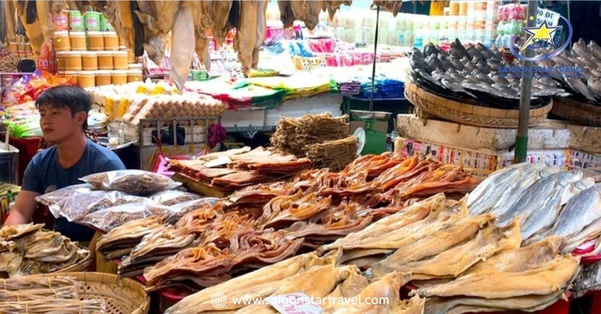 Khô cá tra phồng và khô nhái vũ nữ chân dài đặc sản Châu Đốc mua về làm quà