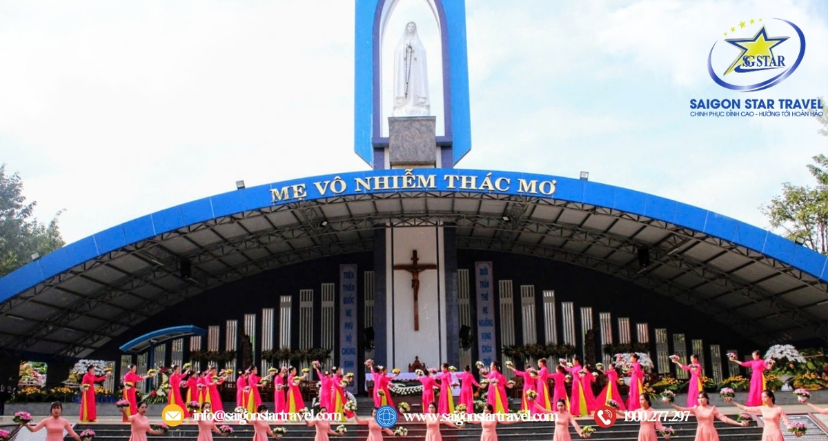 Dâng hoa kính Đức Mẹ